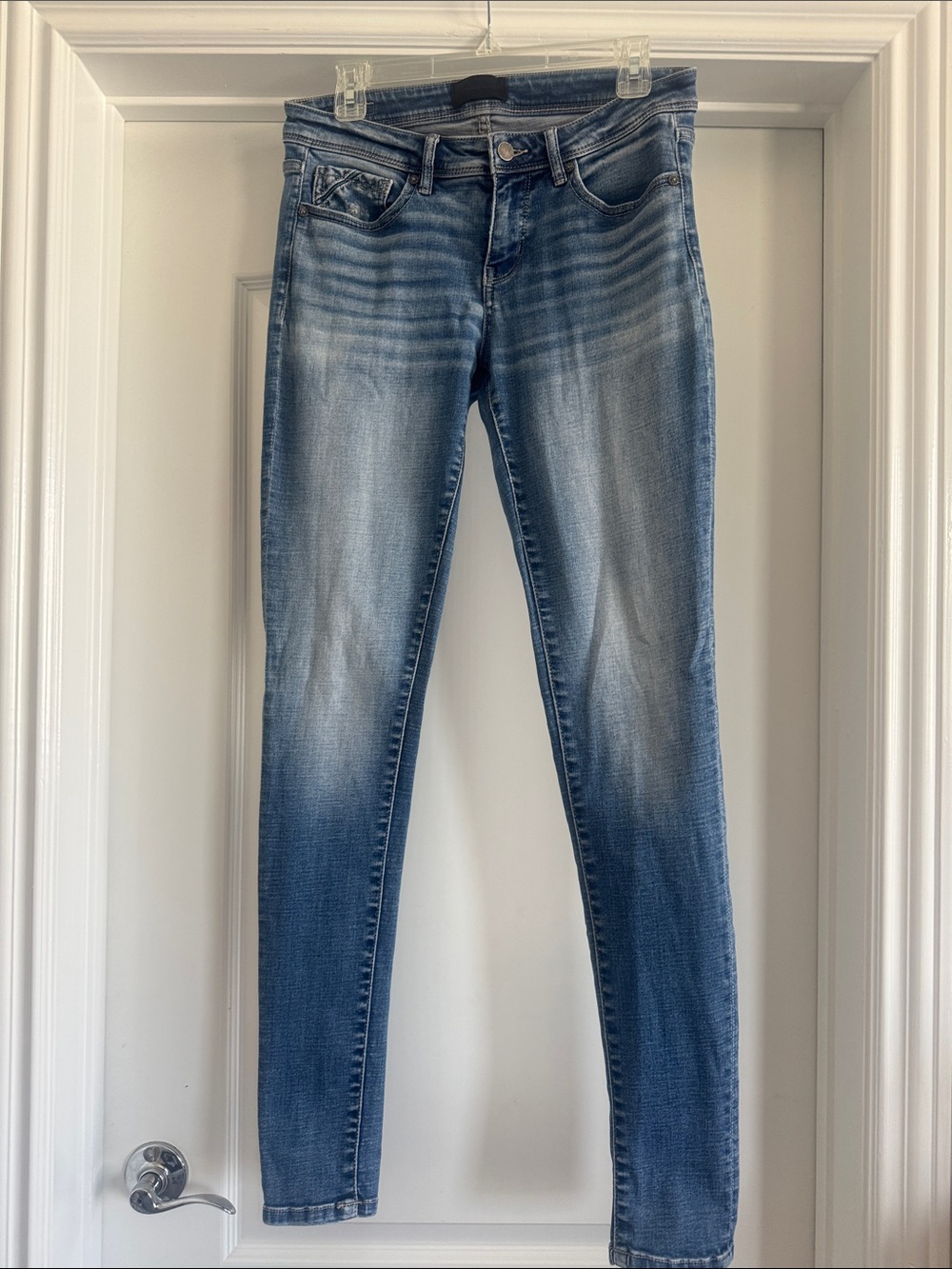Buckle Women’s Skinny Jeans in Blue Faded Wash